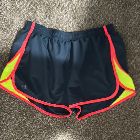 Under Armour Black and Yellow Athletic Shorts Performance Fit - Picture 1 of 3
